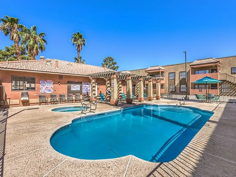 Saratoga Palms — Photo 70
