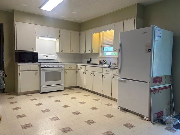 4th image of 111 W Johnson Dr
