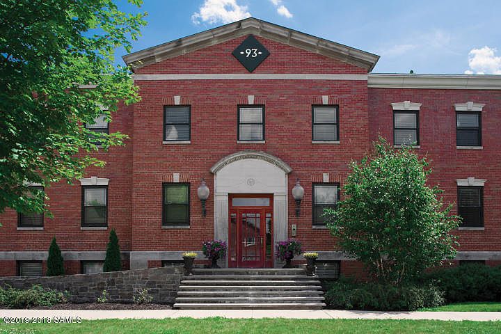 1st image of 93 Maple St APT 306