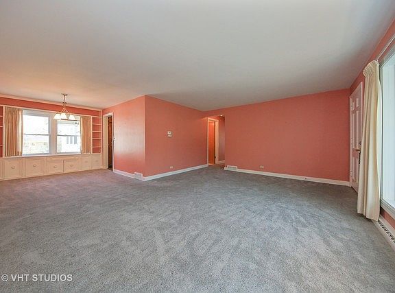 3rd image of 1823 E Illinois St