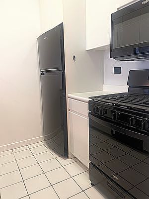 4th image of 188 E 64th St APT 1203