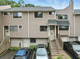 222 Sunrise Hill Rd UNIT 222, Norwalk, CT 06851