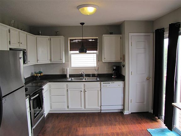 3rd image of 3281 Sycamore Woods Ln