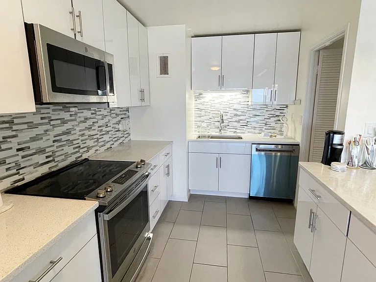 1600 Center Ave — Photo 6