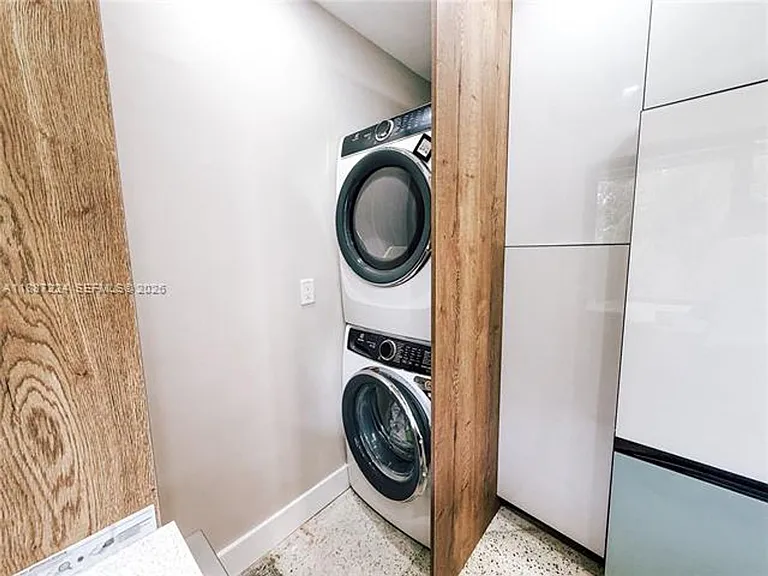 425 NE 103rd St — Photo 54
