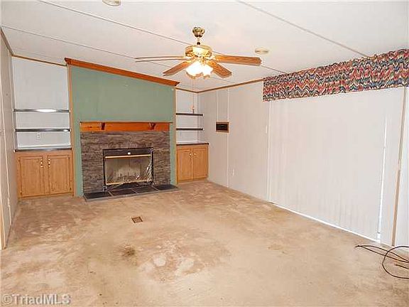 5th image of 241 Red Oak Dr