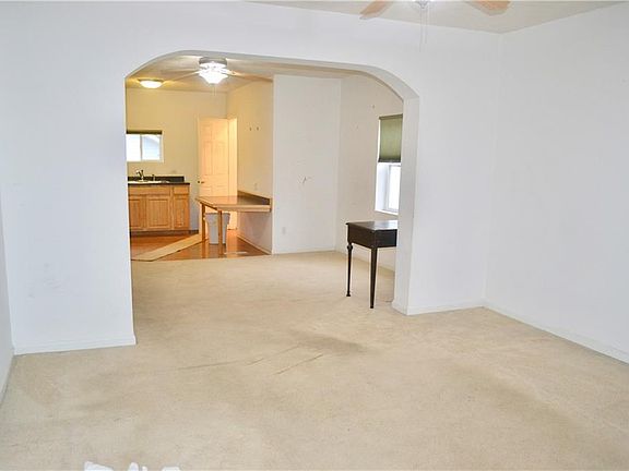 2nd image of 831 N Tecumseh St