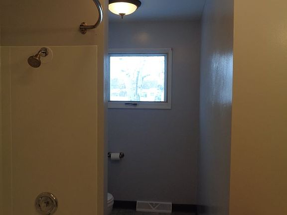 5th image of 2917 Custer Ave