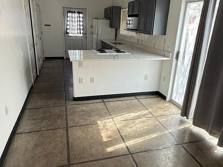 515 E Lester St — Photo 5