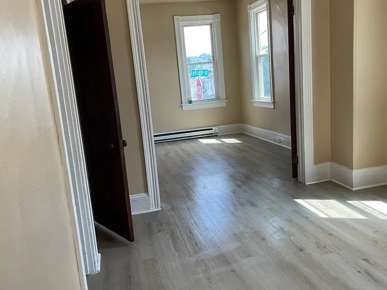 203 S 11th St — Photo 8