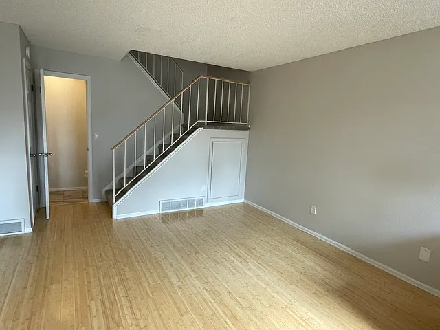 2 bed, 1.5 bath, 1056 sqft, $2,400 — Photo 3
