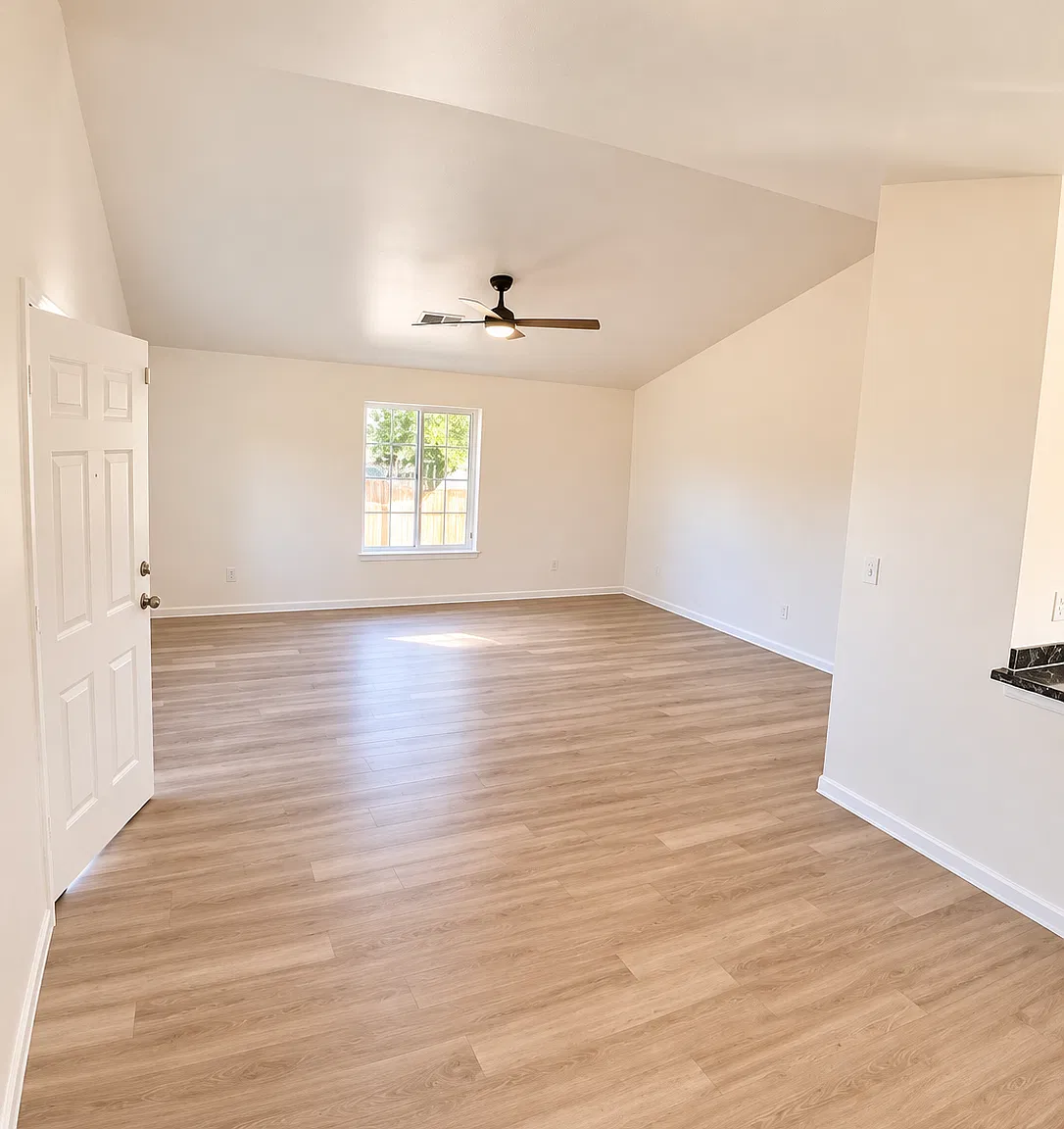 4 bed, 1200 sqft, $2,495 — Photo 4