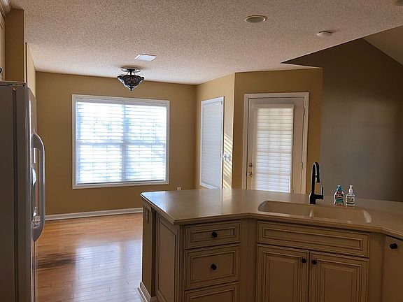 5th image of 7501 Peters Ln