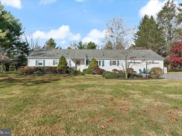 1 Pickwick Ln, Malvern, PA 19355