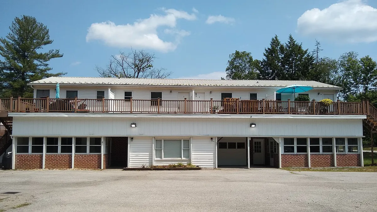 Building Photo - 1495 Fairfield Rd