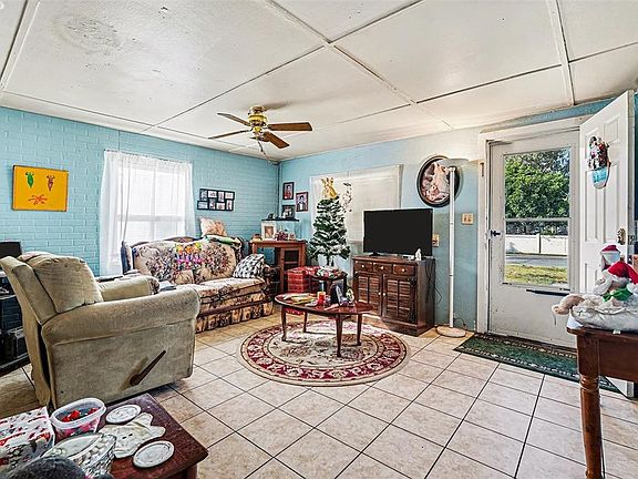 4th image of 2518 Elm St