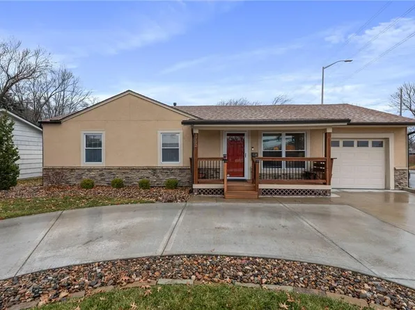 8702 Switzer Rd, Overland Park, KS 66214