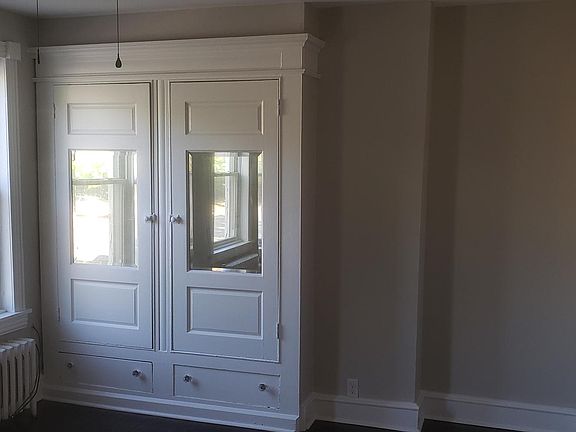 2nd image of 1506 N Van Buren St APT 2