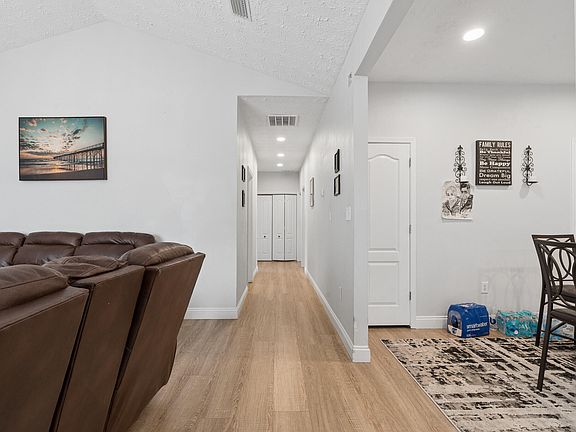 3rd image of 602 Tropical Way