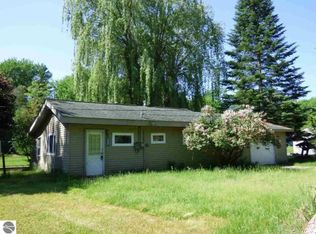 5995 N Silver Pines Dr, Bellaire, MI 49615