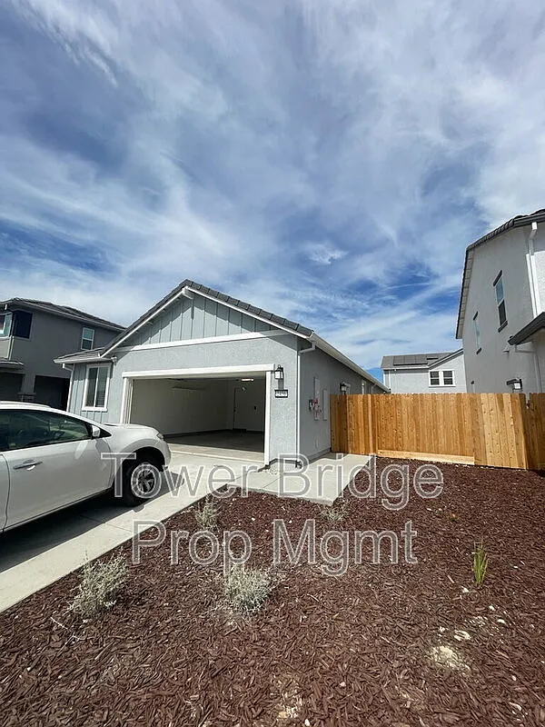 3 bed, 2.0 bath, 1552 sqft, $2,850 — Photo 3