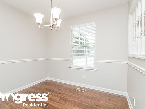 5th image of 310 E Rockne Ct