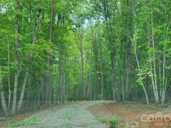 1056 Stephens Trail Rd, Sandy Ridge, NC 27046