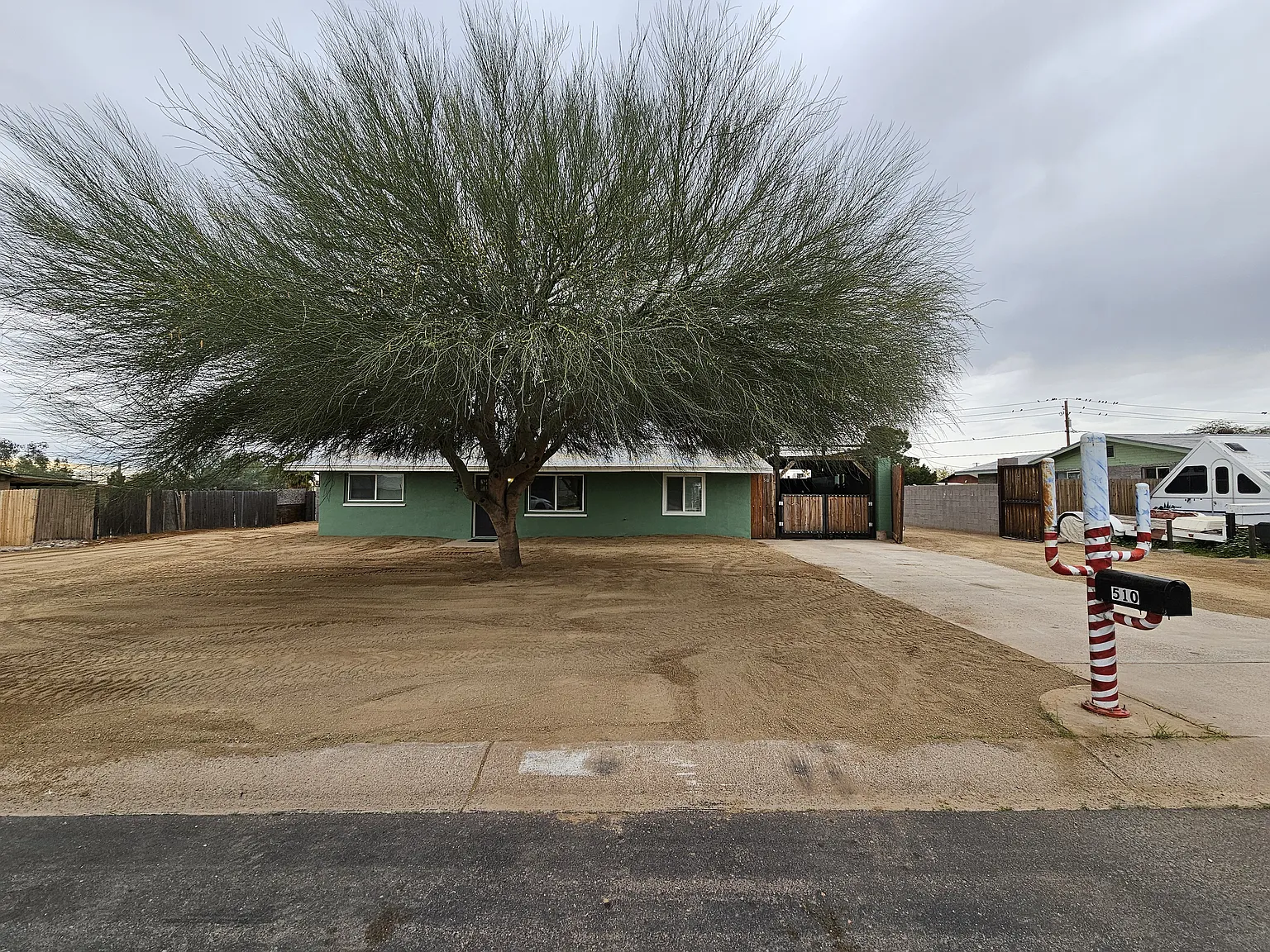 7 bed, 2115 sqft, $550 — Photo 2
