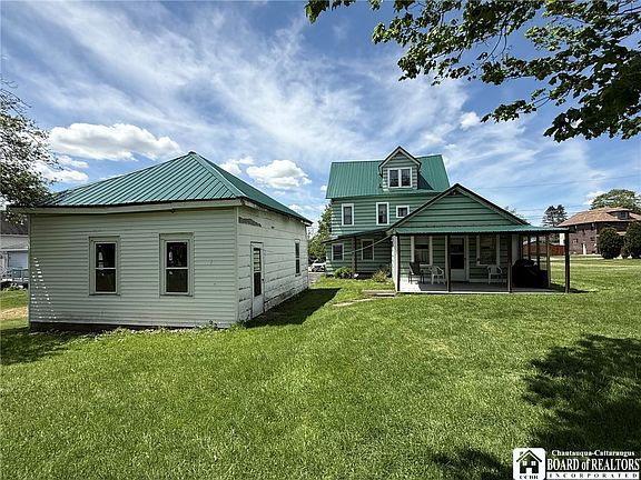 3rd image of 536 King St
