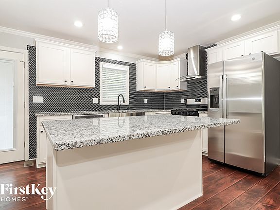 5th image of 725 San Fernando Dr SE