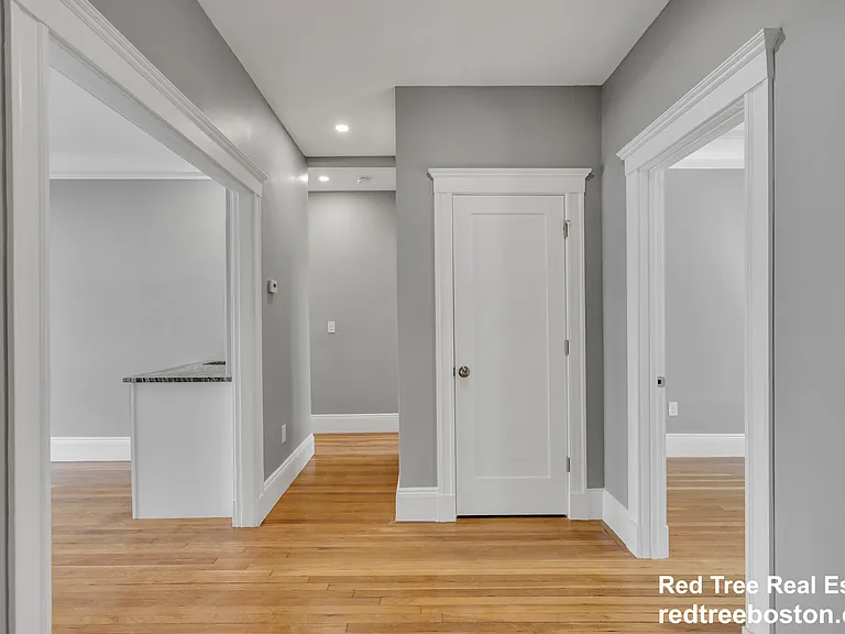 142 Sutherland Rd #1 — Photo 11