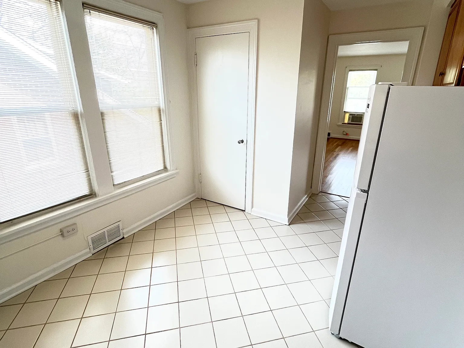 1 bed, 700 sqft, $1,800 — Photo 2