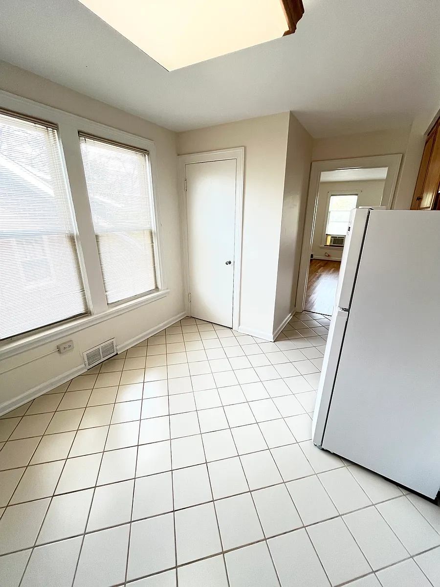 Building Photo - 1310 Wilmette Ave #2E
