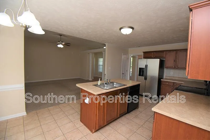 3 bed, 2.5 bath, 1964 sqft, $1,750 — Photo 4