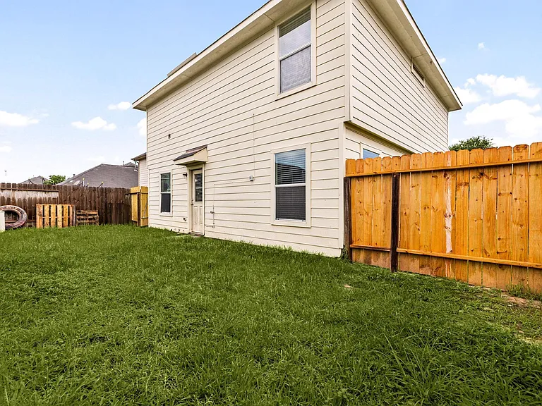 21415 Partha Way — Photo 33