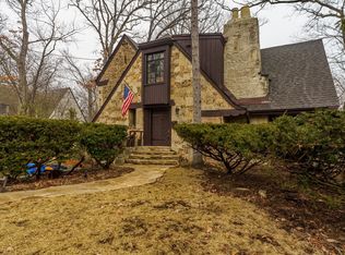 219 Woodland Rd, Highland Park, IL 60035