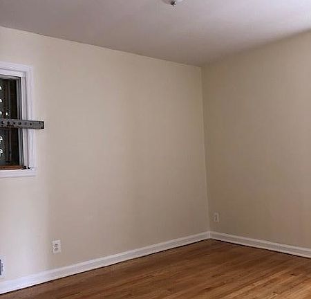 2nd image of 570 Sandford Ave