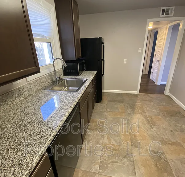 2020 Dunn Ave #4 — Photo 7