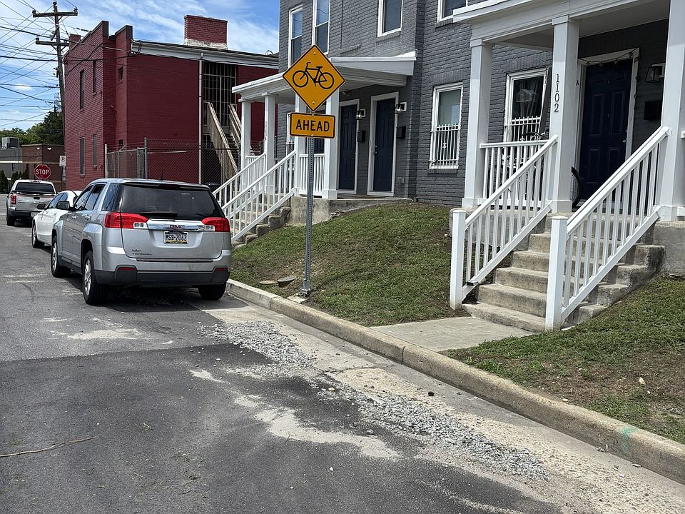 1st image of 1104 Oak St #4