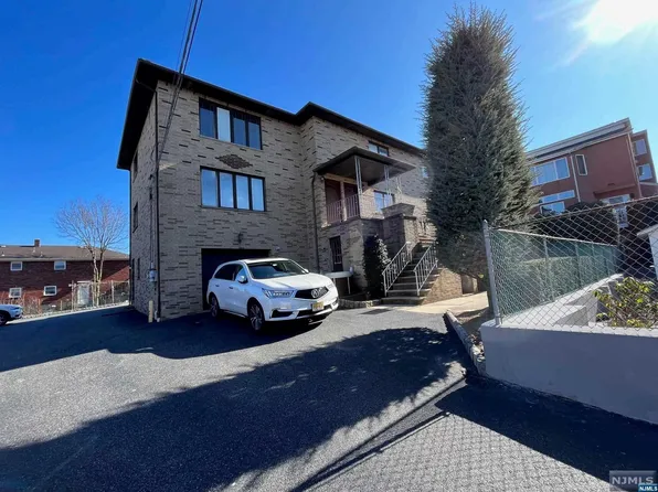 2442 1st St, Fort Lee, NJ 07024