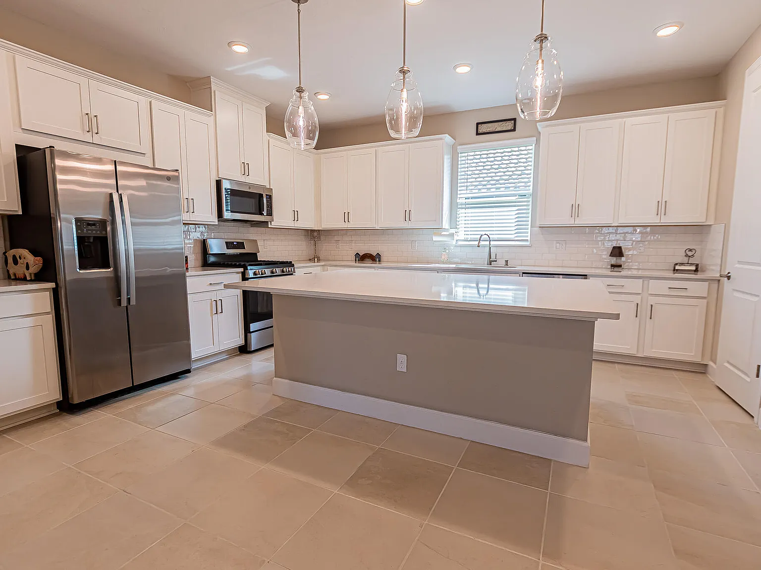 2 bed, 2.0 bath, 1777 sqft, $2,950 — Photo 3