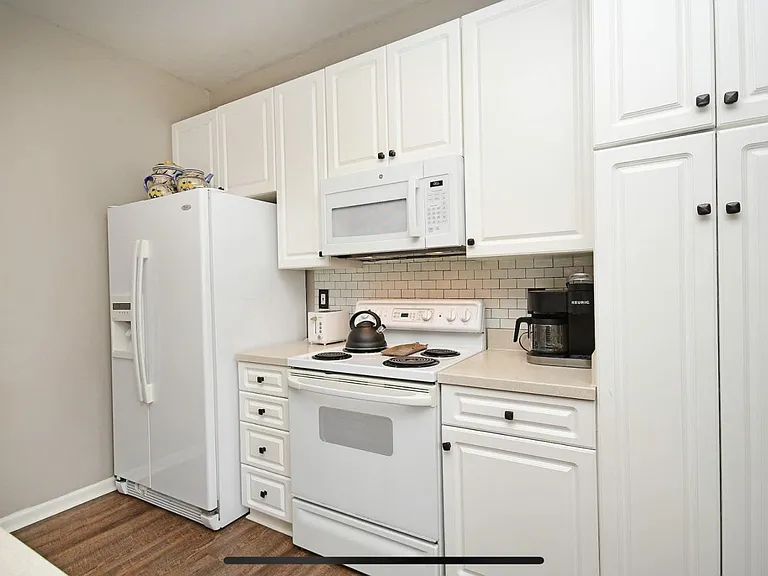 614 Glassyrock Ct — Photo 9