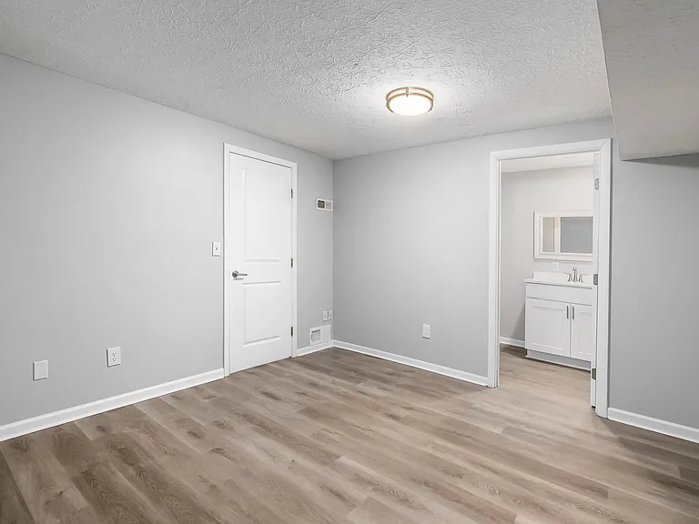 3085-3194 Griggsview Court — Photo 26