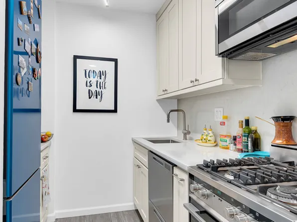 407 Park Avenue South image 5 of 14