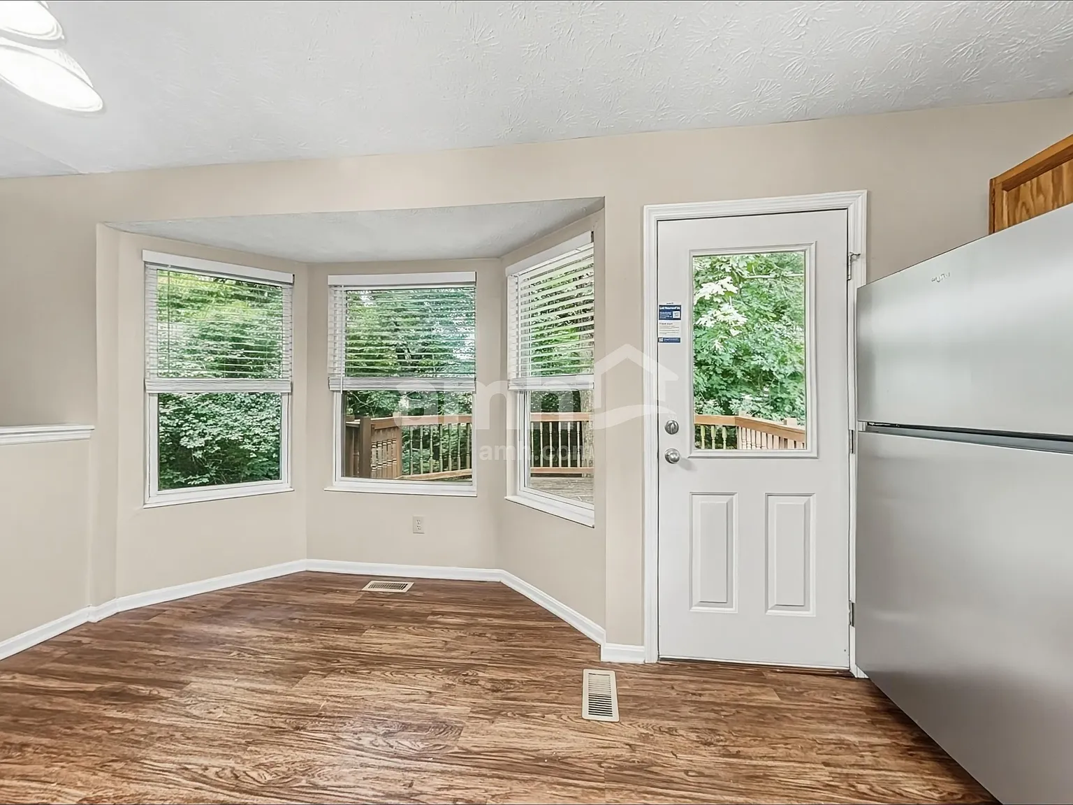 3 bed, 2.0 bath, 1570 sqft, $2,180 — Photo 4
