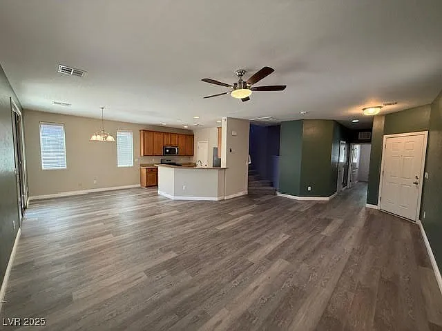 3 bed, 2.5 bath, 2011 sqft, $2,200 — Photo 3