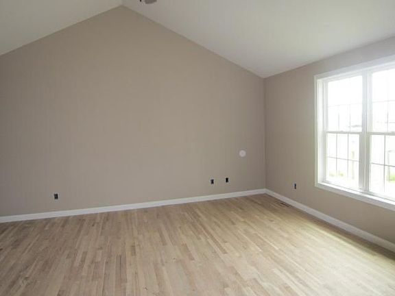 3rd image of 305 McPeek Pl