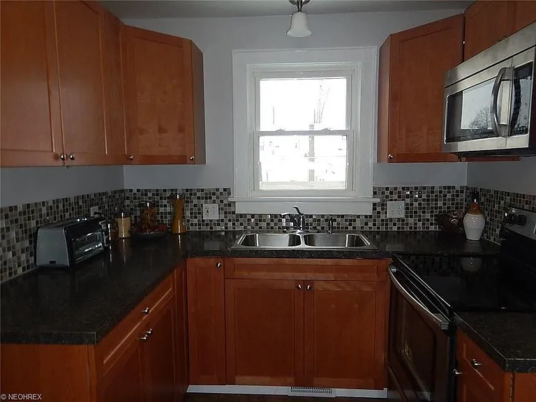 457 Lamont St — Photo 7