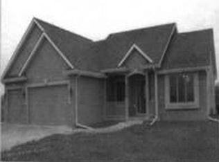 6060 S 40th St, Greenfield, WI 53221