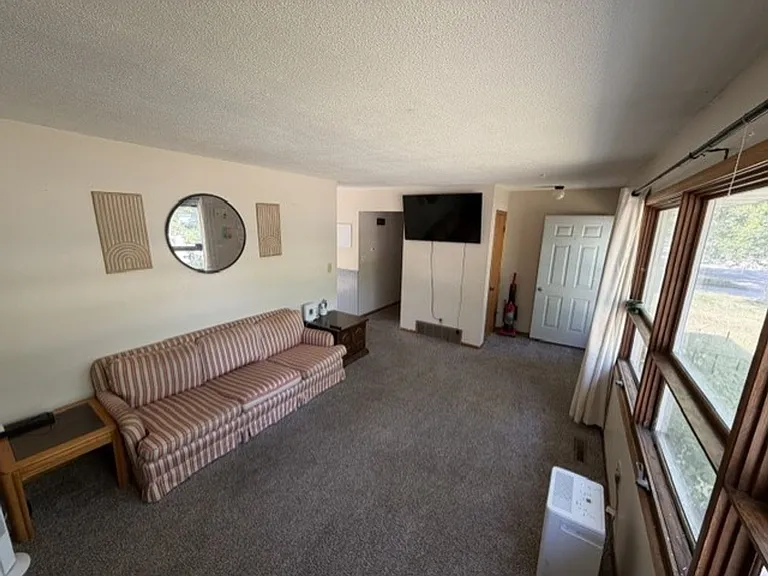 713 SW 4th St — Photo 5